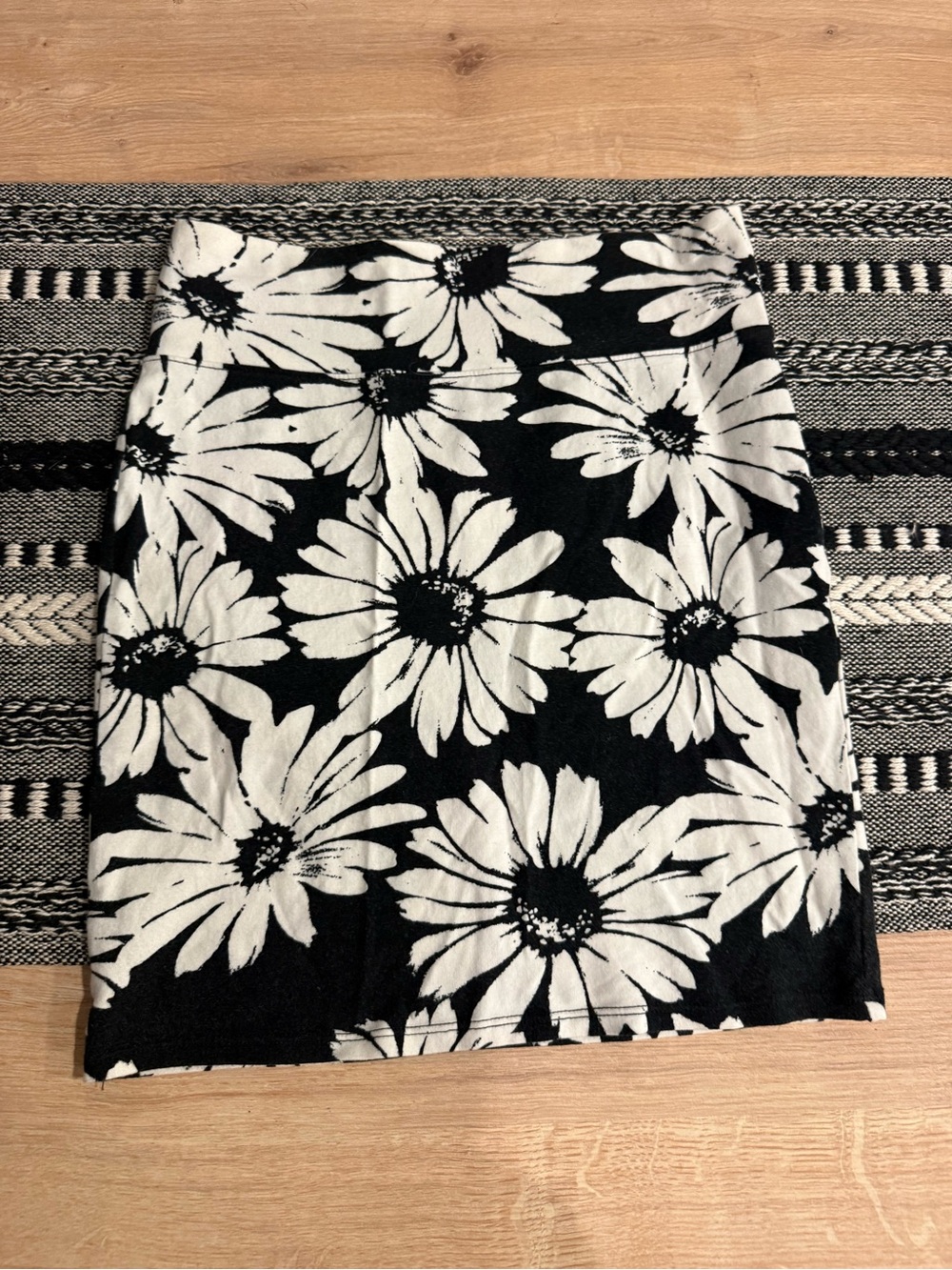 Forever 21 Black and White Daisy Pencil Skirt